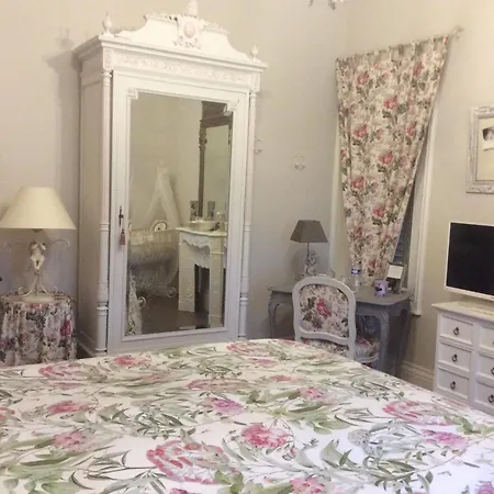 L'hostellerie Du Chateau Couette-café 4*