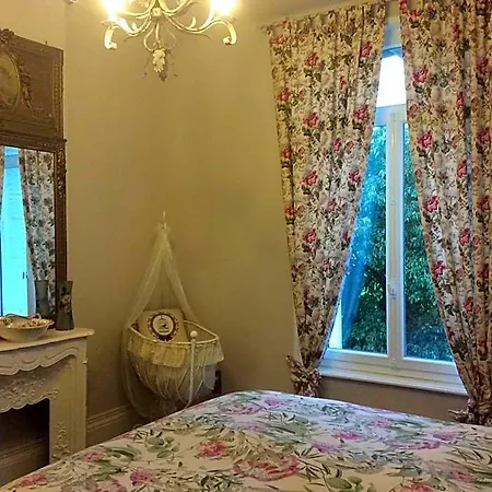 L'hostellerie Du Chateau Oda ve Kahvaltı Mesnil-Saint-Nicaise