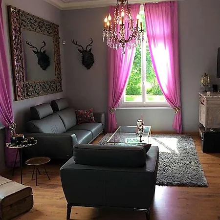 Oda ve Kahvaltı L'hostellerie Du Chateau 4*